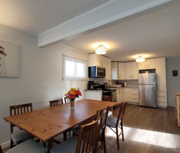 For Lease - 18 16TH Street, Wasaga Beach, Ontario - Photo 1