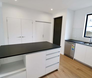 Architecturally Designed Three-Bedroom Townhouse – Karori - Photo 3