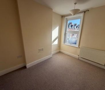 4 bedroom end of terrace house to rent - Photo 3