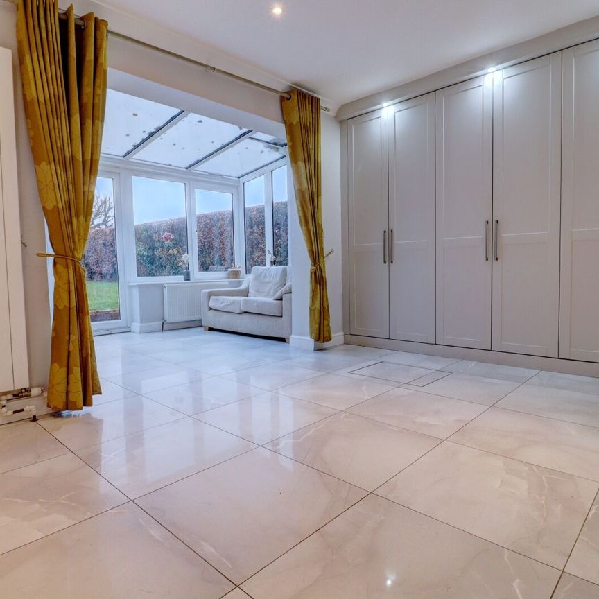 5 bedroom detached house to rent - Photo 1