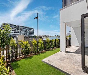 1 Bronte Circuit, Hope Island - Photo 4