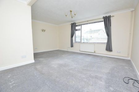 5 bedroom detached house to rent - Photo 2