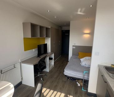 Studio to rent - Photo 3