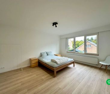 Instapklare gezinswoning met zonnige tuin, drie slaapkamers en gara... - Photo 2