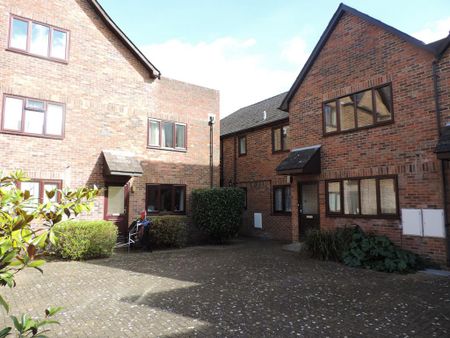 2 bedroom flat to rent - Photo 2