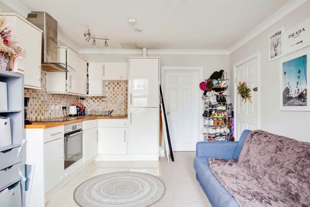 Wordsworth Avenue, Greenford - Photo 2