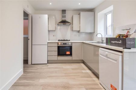 2 bedroom semi-detached house to rent - Photo 5