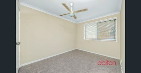 Three Bedroom Townhouse in Perfect Location! - Photo 4