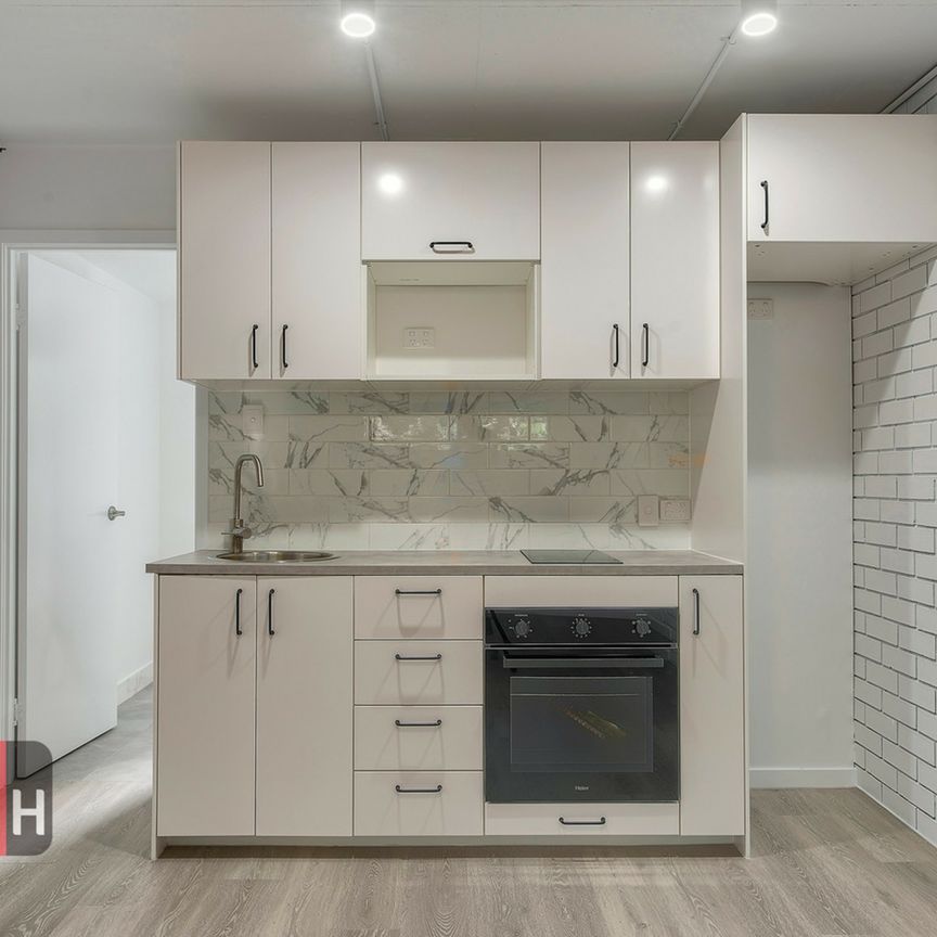 MODERN GROUND FLOOR 1 BEDROOM UNIT - Photo 1