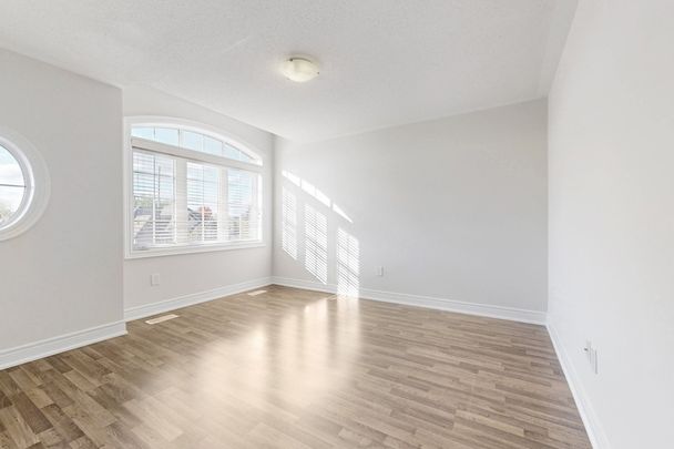 For Lease - 11 Robert Wilson Crescent, Georgina, Ontario - Photo 1