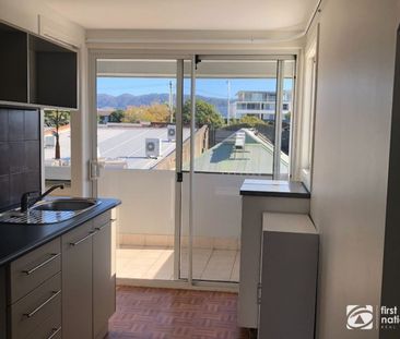 Inner Jetty living with stunning views - Photo 3