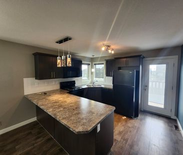 Beautiful 3 Bedroom Main Floor in Blackfalds! - Photo 6