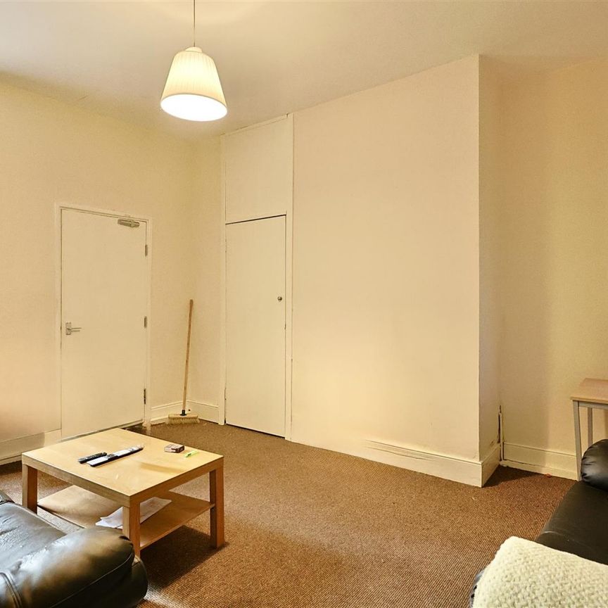 2 bedroom Student Flat to rent in Warwick Street, Heaton, Newcastle Upon Tyne, Ne6 - Photo 1