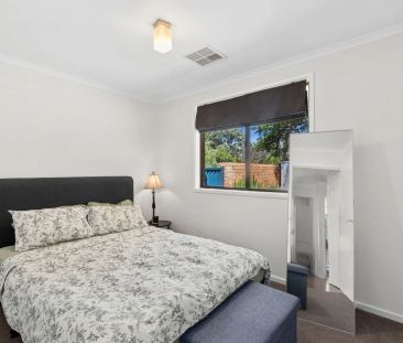 Free standing home on private block - Photo 6