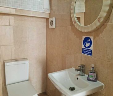 4 Bed Student Flat in Charminster - Photo 1