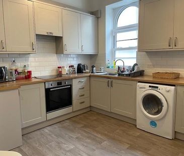 1 bedroom in a house share to rent - Photo 5