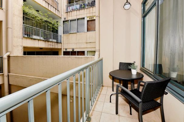 apartment near La Trobe Street, Melbourne - Photo 1