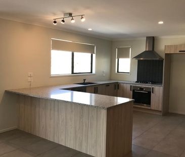 Spacious Executive Home in Top Location - Photo 2