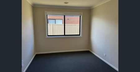 Family Home – Quiet Street Location - Photo 4