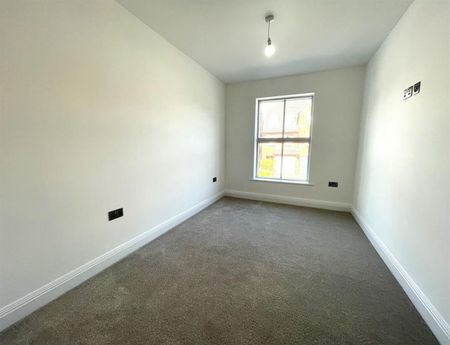 4 Bedroom Terraced To Let - Photo 4