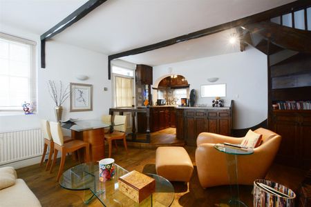 Golden Yard Hampstead Village NW3 - Photo 2