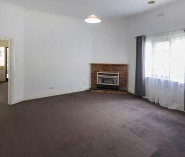 This beautifully presented, spacious three-bedroom home is ideally ... - Photo 6