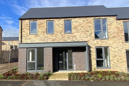 3 bedroom semi-detached house to rent - Photo 5