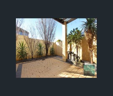 Modern living in the Heart of Mount Hawthorn - Photo 5