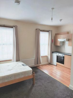 Studio to rent - Photo 1