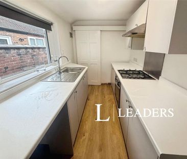 2 bedroom terraced house to rent - Photo 4