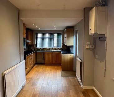2 bedroom end of terrace house to rent - Photo 2