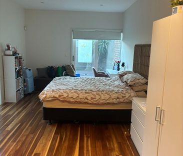 Caulfield South - Photo 6