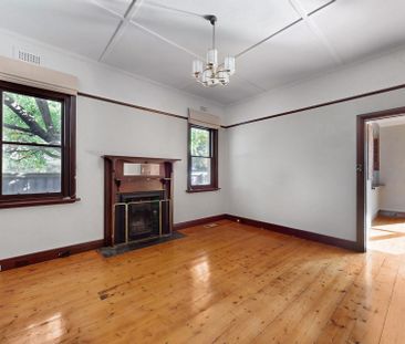 LARGE FAMILY HOME IN PRIME LOCATION - Photo 5