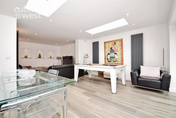 5 bedroom detached bungalow to rent - Photo 1