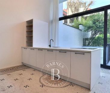 In the heart of Brussels - Renovated duplex 2bed + terrace + parkin... - Photo 6