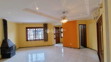 Sobrado com 5 quartos e 289m² para alugar em Moinhos de Vento, Canoas. - Foto 2