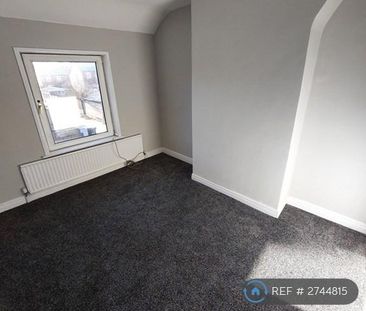 4 bedroom semi-detached house to rent - Photo 3