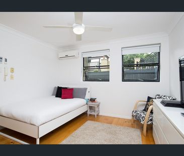 Modern One Bedroom Studio in the Heart of New Farm - Photo 1