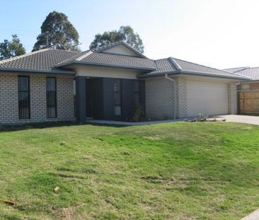 Air Conditioned Private 4 Bedroom Home - Photo 4