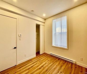 2013 Rue Wellington, #B - Photo 2