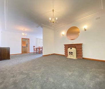 356 Kingsgrove Rd, Kingsgrove NSW 2208 - House For Rent | Domain - Photo 1