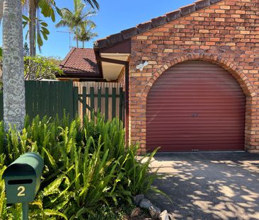 Two Bedroom Duplex Unit - Perfect Location - Photo 5