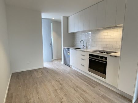 Modern Townhouse - Photo 4