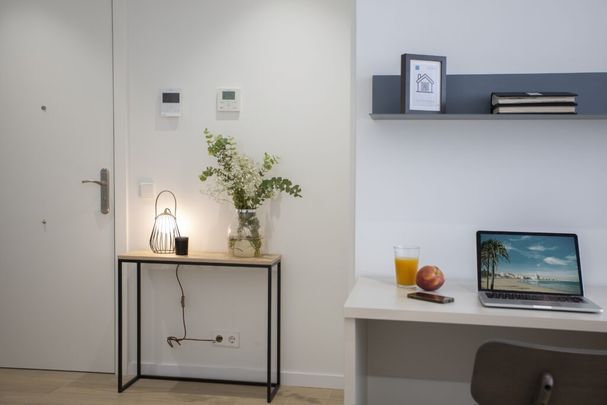 Moderno apartamento de 2 dormitorios en Valencia - Photo 1