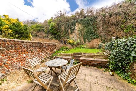 5 bedroom terraced house to rent - Photo 3