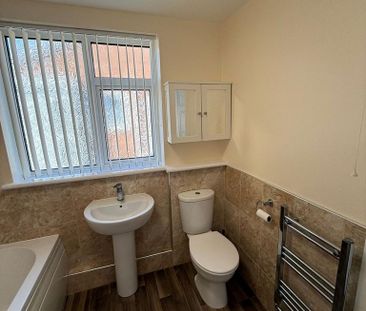 2 bedroom semi-detached bungalow to rent - Photo 2