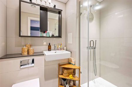 Two double bedroom upper floor apartment set within a secure modern development just moments from Angel and Old Street stations. - Photo 4