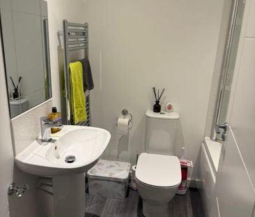 1 bedroom in a house share to rent - Photo 5