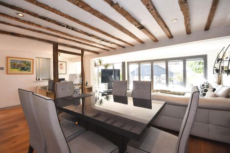 4 bedroom house to rent Stebbing Road, Felsted, Dunmow, CM6 - Photo 3