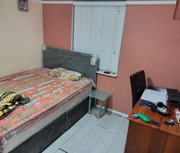 Room in a Shared House, Abbey Drive, LU2 - Photo 2